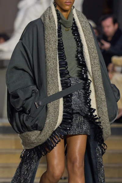 Look 17